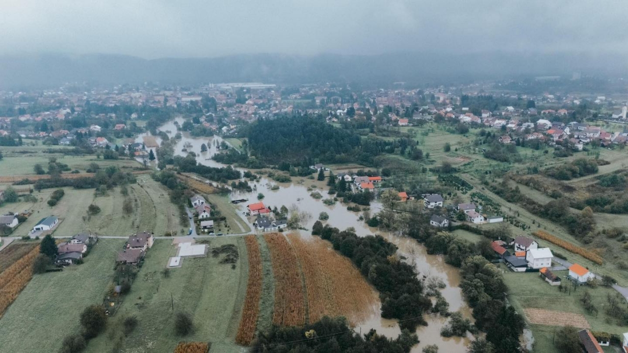 Poplave u Ogulinu, stanovnici bez struje, odsječena naselja