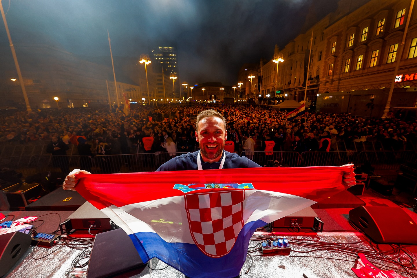 Tisuće navijača dočekale srebrne rukometaše s ponosom i ljubavlju!