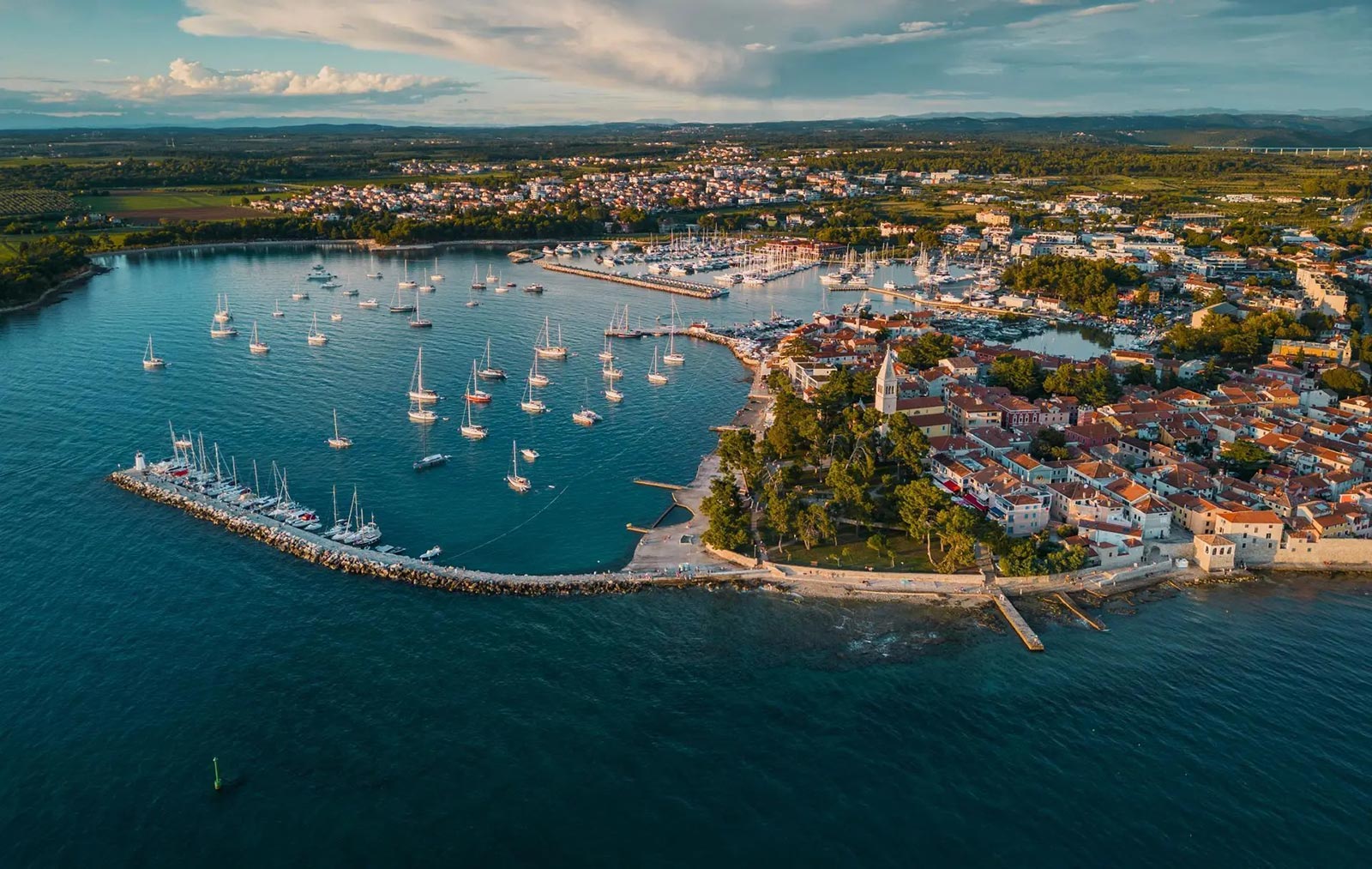 Povijest i značaj Novigrada – od Neapolisa do karolinškog središta