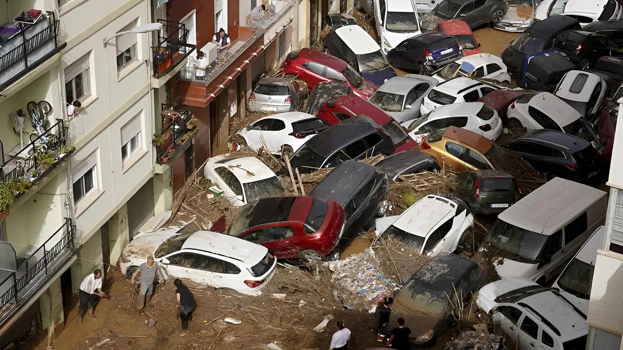 Španjolsku pogodile povijesne poplave: najmanje 205 poginulih, tisuće nestalih