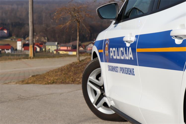 Rovinjski policajac spriječio dvije žene da pobjegnu s ukradenim novcem