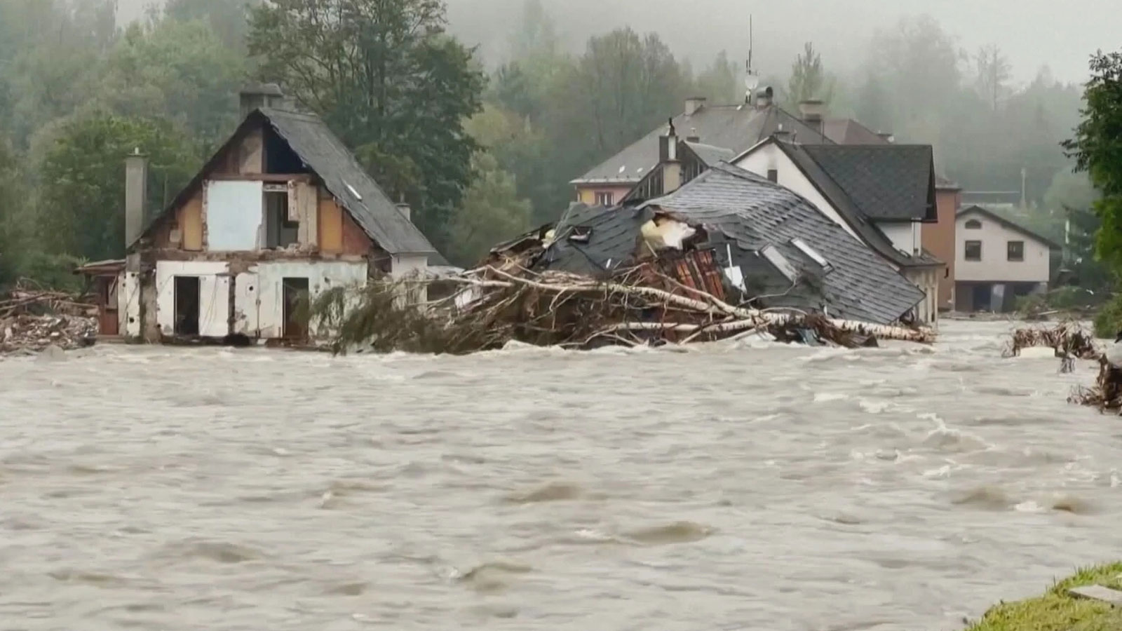 Velike poplave u srednjoj Europi, 17 mrtvih, tisuće evakuiranih