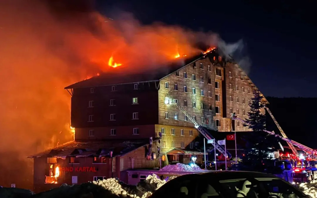 Tragedija na skijalištu u Turskoj: požar u hotelu odnio 76 života