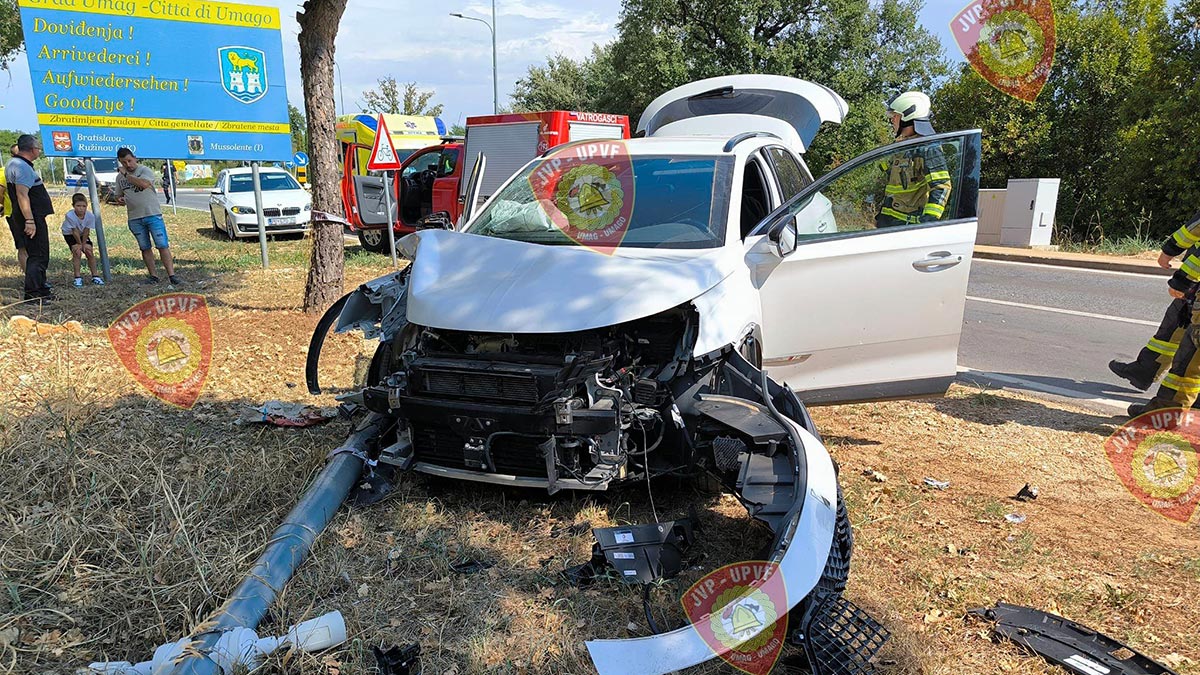 U Umagu Slovenka zbog neprilagođene brzine udarila u stup